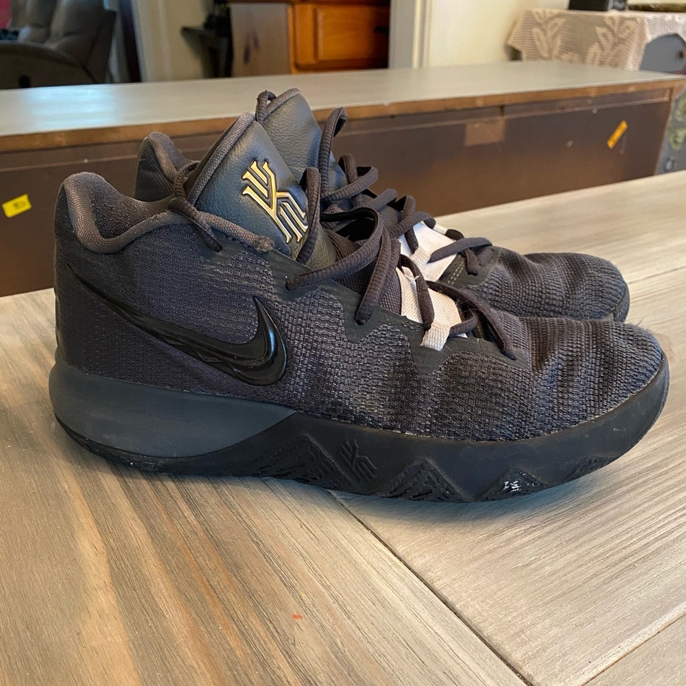 Kyrie Irving/Nike shoe